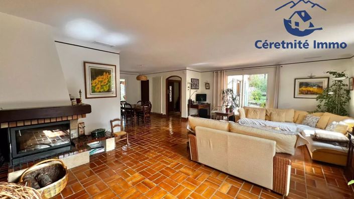 Image No.6-5 Bed House for sale