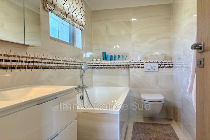 Image No.16-5 Bed House for sale