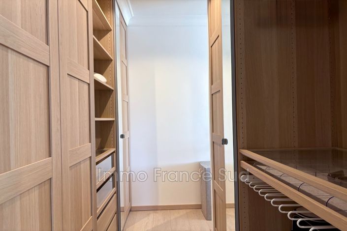 Image No.18-5 Bed House for sale