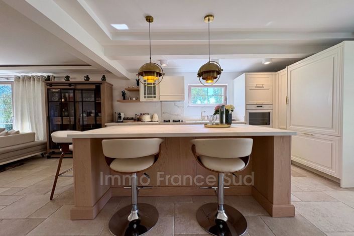 Image No.6-5 Bed House for sale