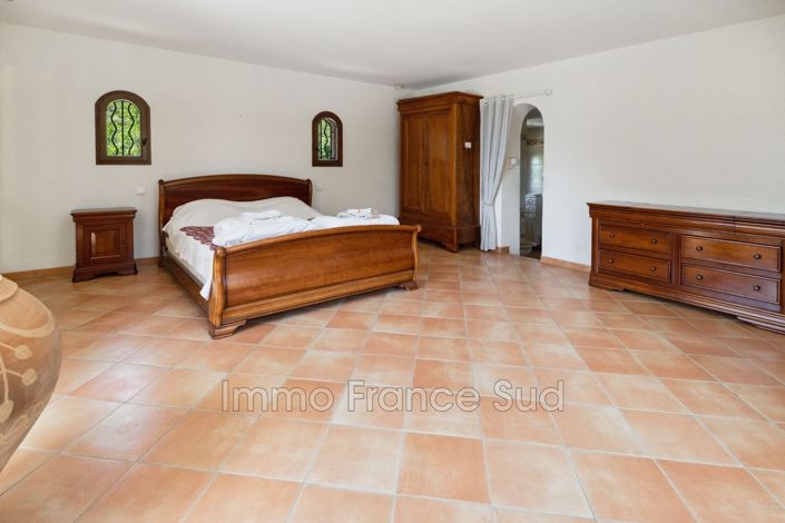 Image No.19-3 Bed House for sale