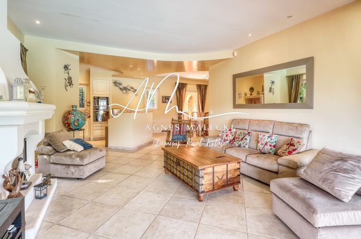 Image No.6-5 Bed House for sale