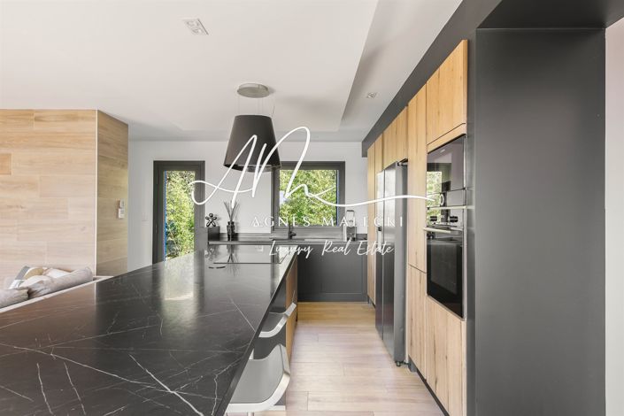 Image No.10-4 Bed House for sale