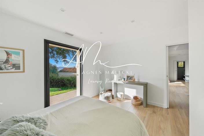 Image No.15-4 Bed House for sale