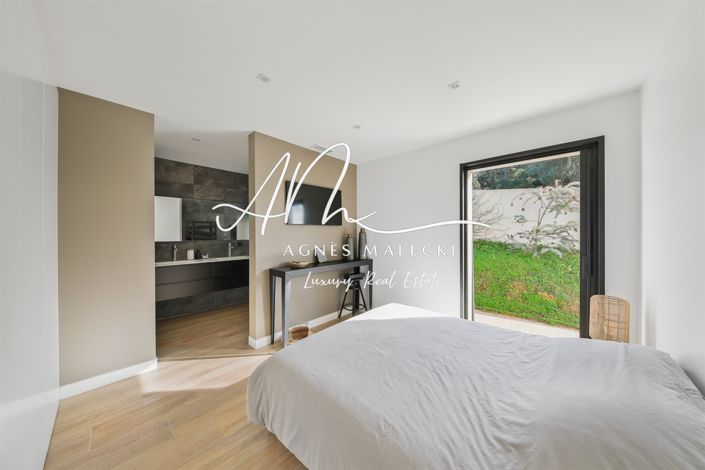 Image No.16-4 Bed House for sale