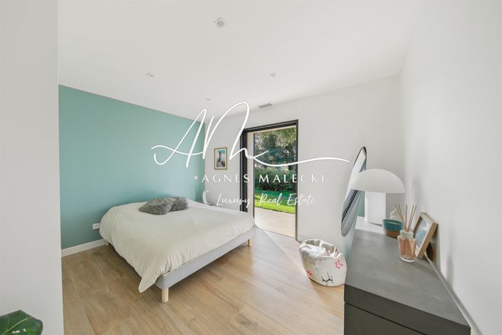 Image No.18-4 Bed House for sale