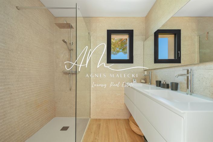 Image No.19-4 Bed House for sale