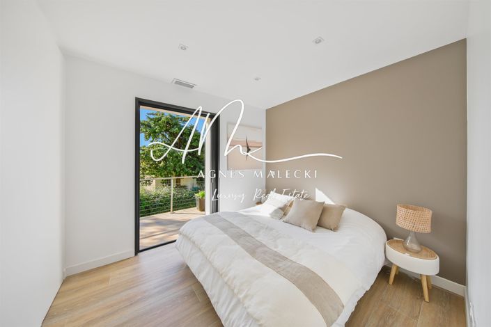 Image No.20-4 Bed House for sale