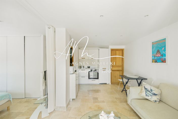 Image No.16-5 Bed House for sale