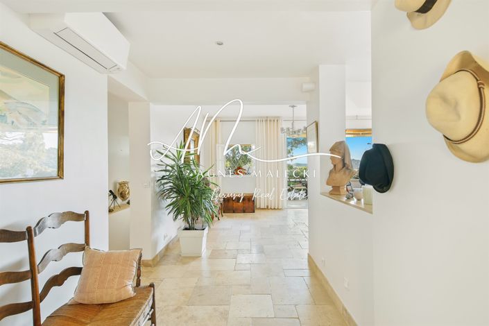 Image No.7-5 Bed House for sale