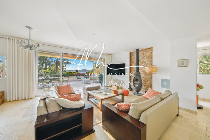 Image No.8-5 Bed House for sale