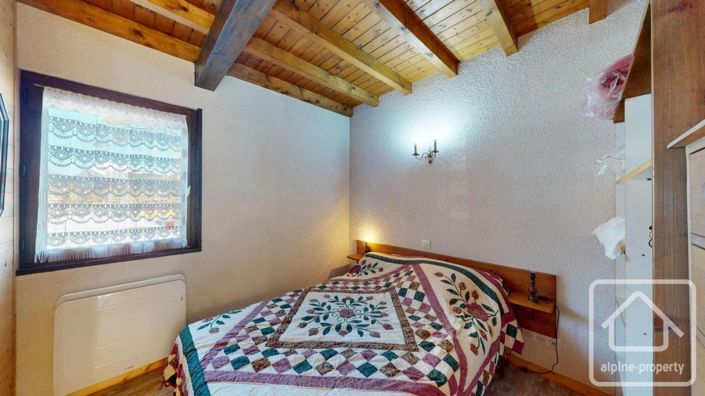 Image No.12-2 Bed Property for sale