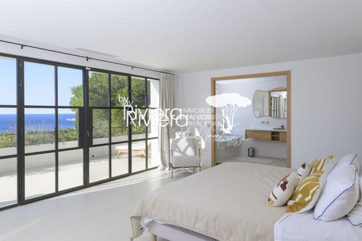 Image No.18-6 Bed House for sale