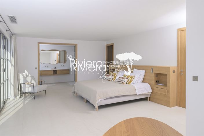 Image No.24-6 Bed House for sale