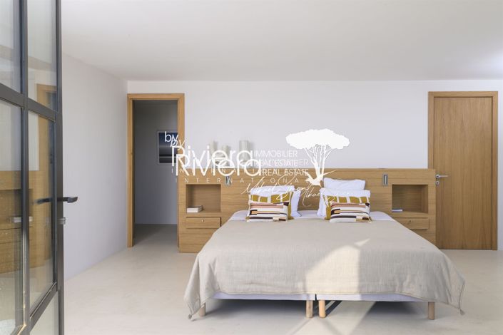 Image No.25-6 Bed House for sale