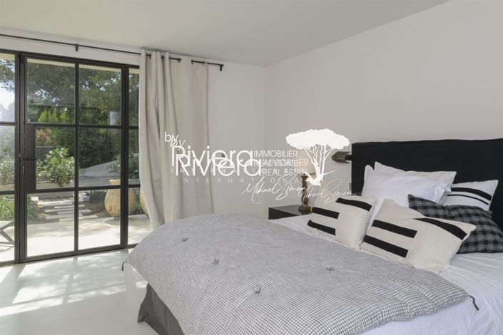 Image No.30-6 Bed House for sale