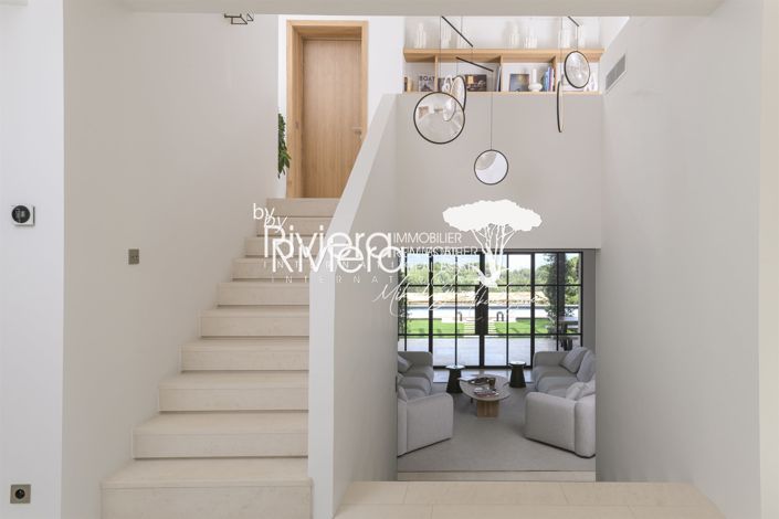 Image No.31-6 Bed House for sale