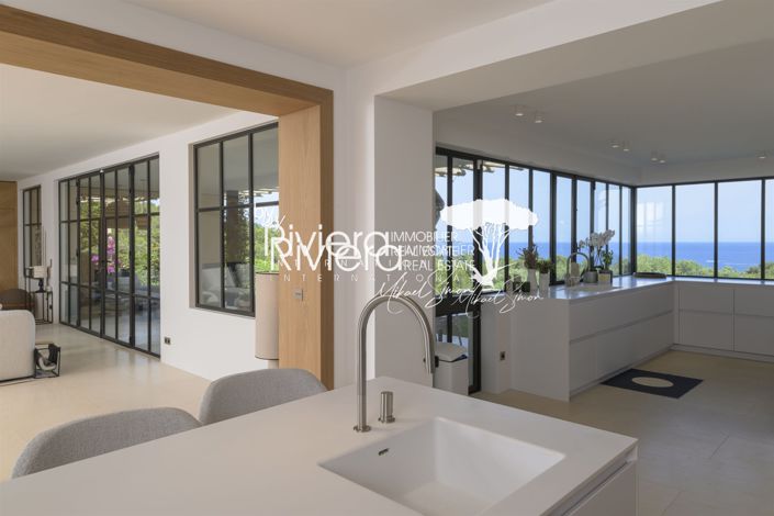 Image No.32-6 Bed House for sale