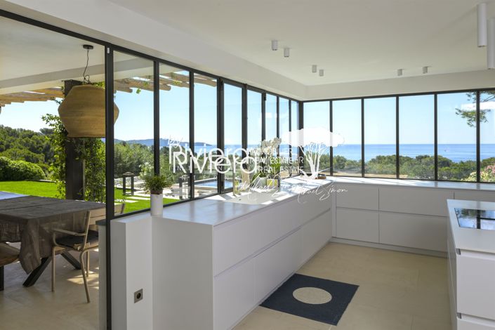 Image No.8-6 Bed House for sale