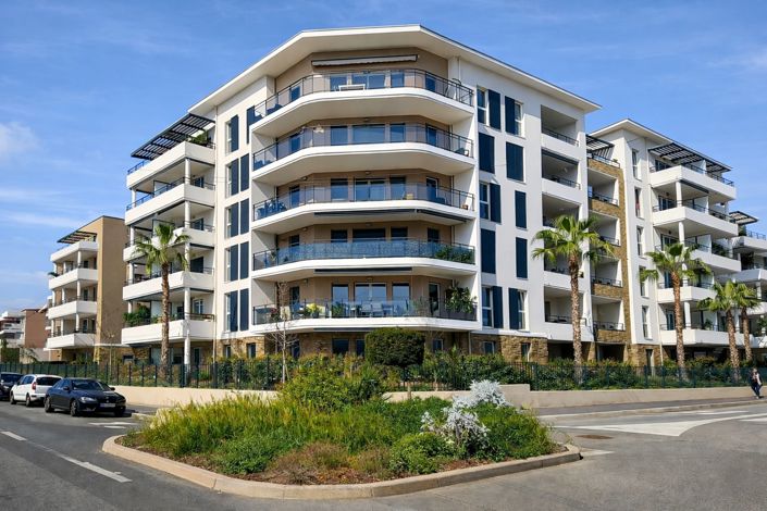 Image No.20-3 Bed Apartment for sale