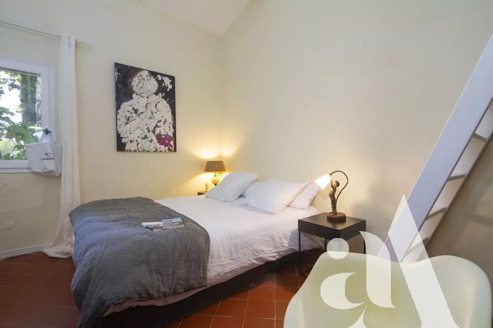 Image No.17-7 Bed House for sale