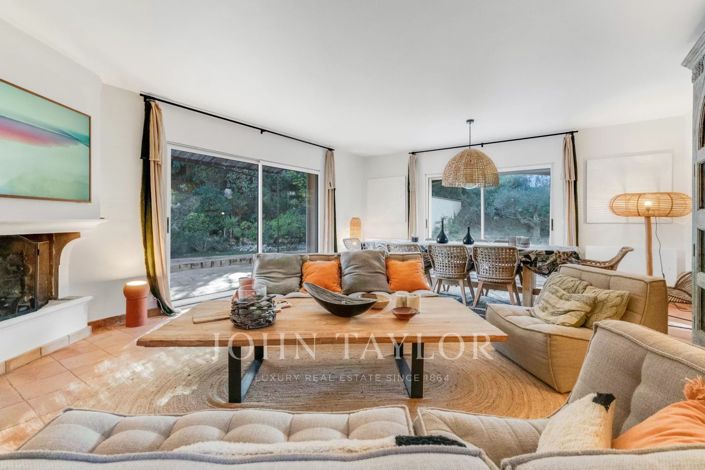 Image No.3-5 Bed House for sale