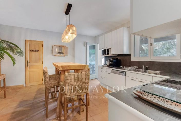 Image No.4-5 Bed House for sale