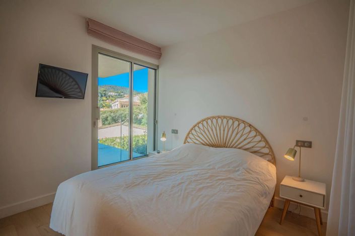 Image No.12-4 Bed House for sale