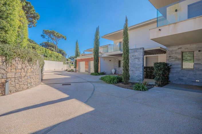 Image No.20-4 Bed House for sale