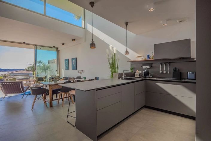 Image No.8-4 Bed House for sale