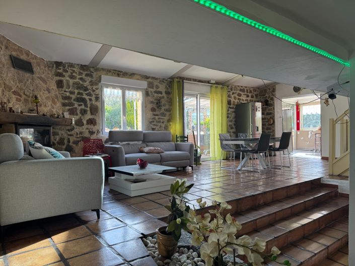 Image No.11-3 Bed House for sale