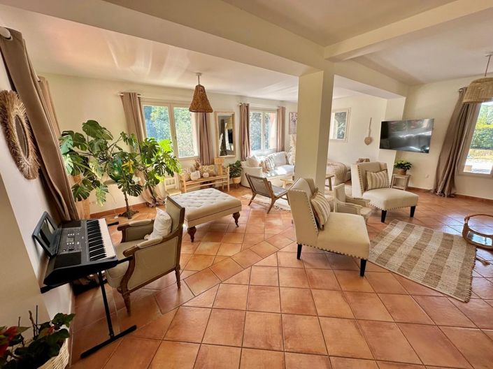 Image No.3-4 Bed House for sale