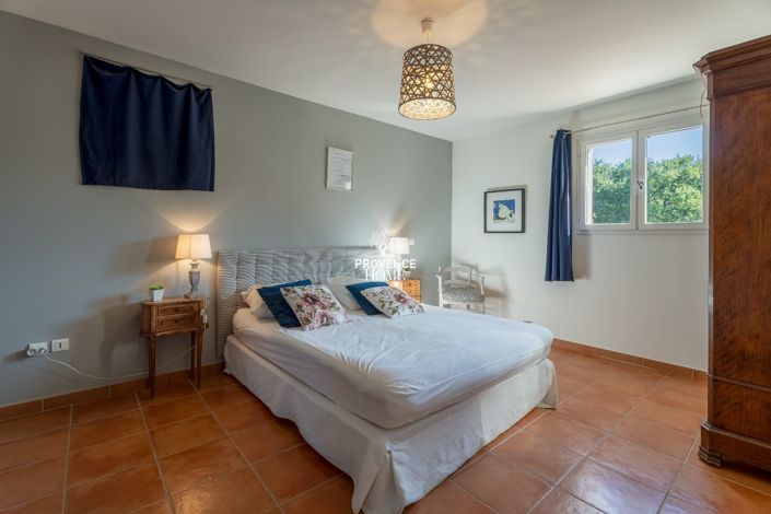 Image No.16-6 Bed House for sale