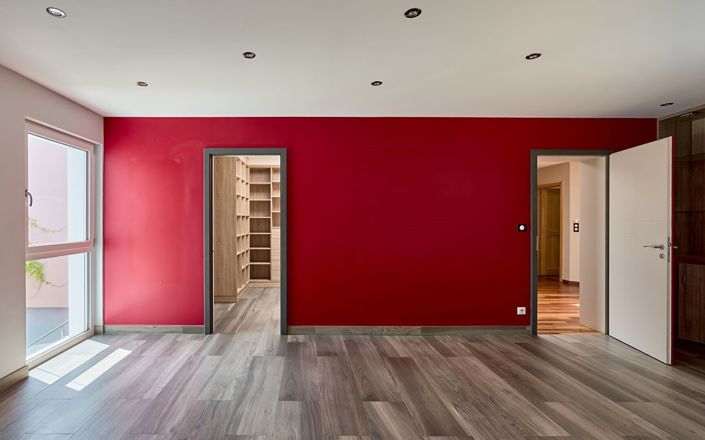 Image No.14-6 Bed Property for sale