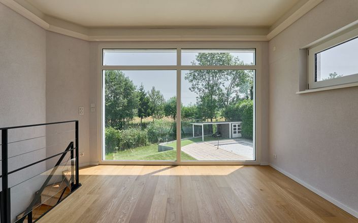 Image No.5-6 Bed Property for sale