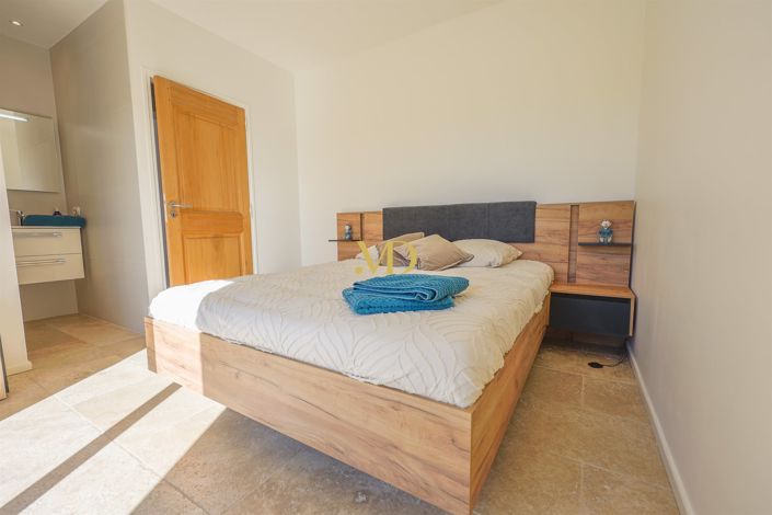 Image No.25-4 Bed House for sale