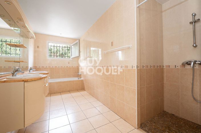 Image No.5-2 Bed House for sale