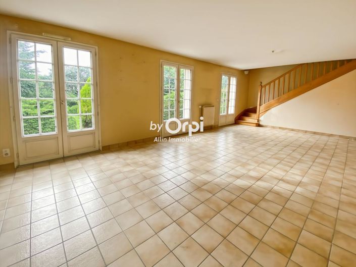 Image No.3-Maison de 5 chambres à vendre à Néris-les-Bains