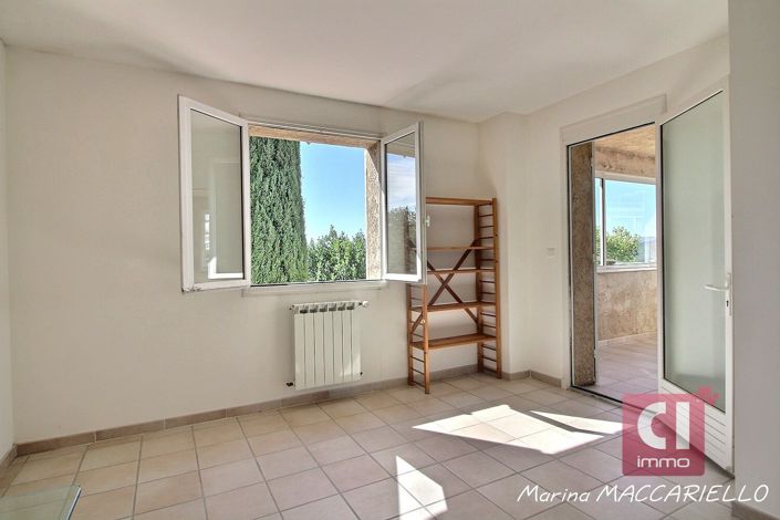 Image No.15-5 Bed House for sale