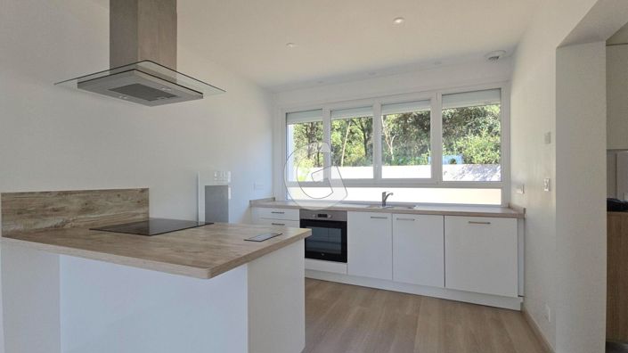 Image No.8-2 Bed House for sale