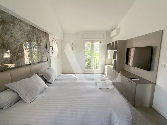 Image No.10-8 Bed House for sale