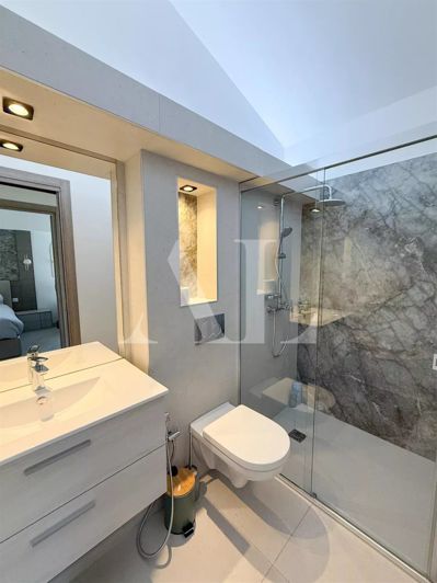 Image No.11-8 Bed House for sale