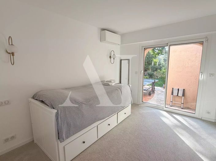 Image No.20-8 Bed House for sale