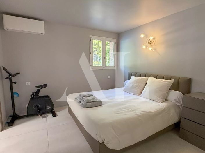 Image No.21-8 Bed House for sale