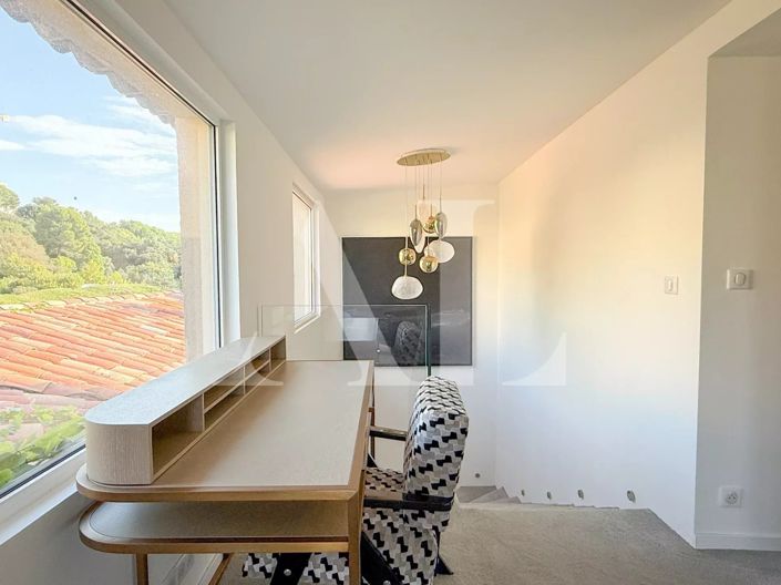 Image No.22-8 Bed House for sale