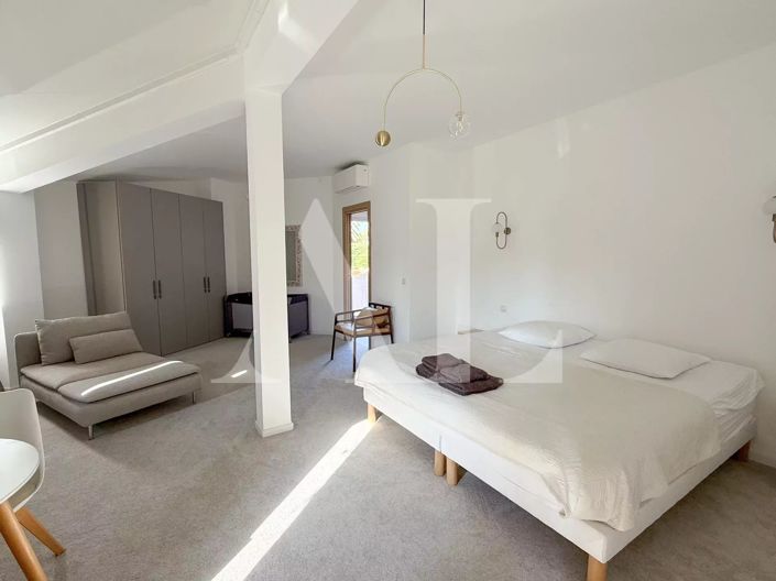 Image No.23-8 Bed House for sale