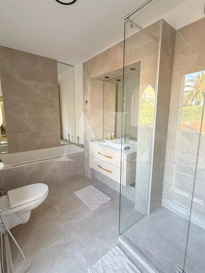 Image No.24-8 Bed House for sale