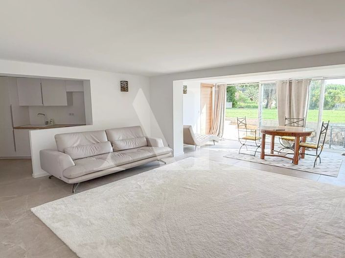 Image No.27-8 Bed House for sale