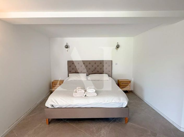 Image No.28-8 Bed House for sale