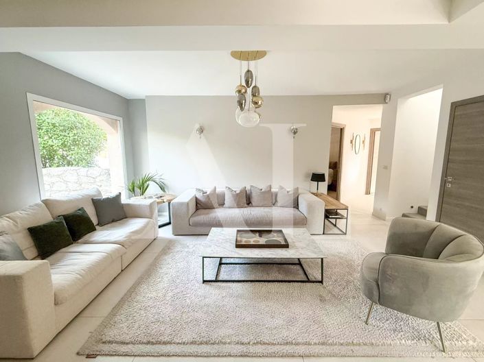 Image No.4-8 Bed House for sale